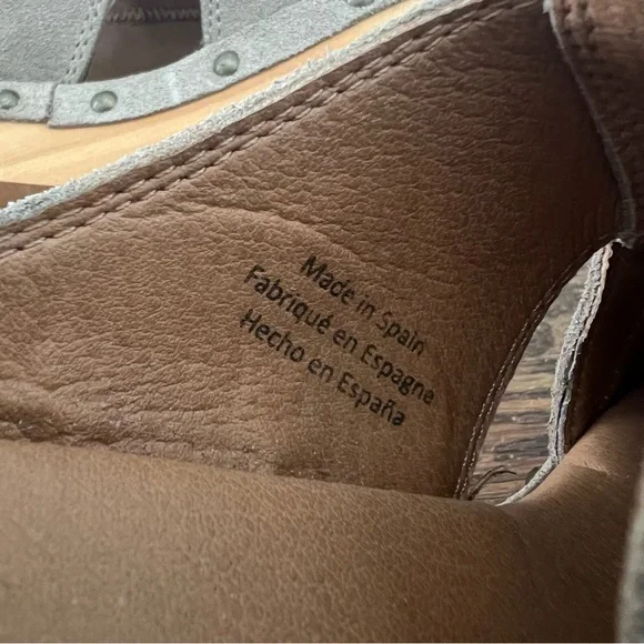 Anthropologie Pilcro Kilty Suede Clog Heels Size 9 Mules & Clogs